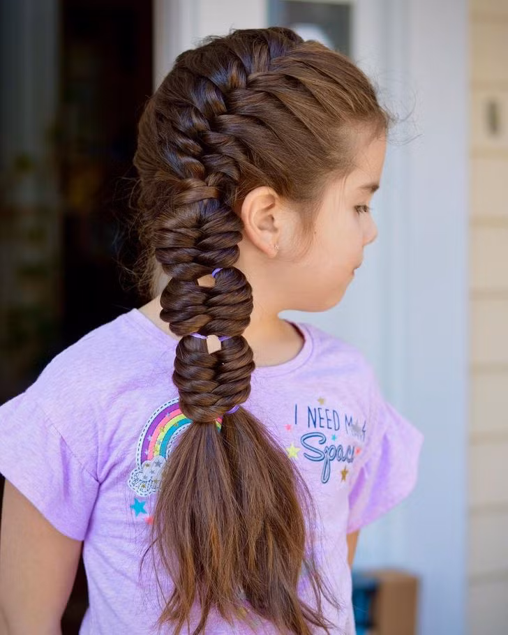 A Mom of 2 Documents the Hairstyles That She Does for Her Kids, and We Can’t Help but Be in Awe