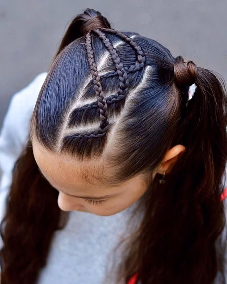 A Mom of 2 Documents the Hairstyles That She Does for Her Kids, and We Can’t Help but Be in Awe
