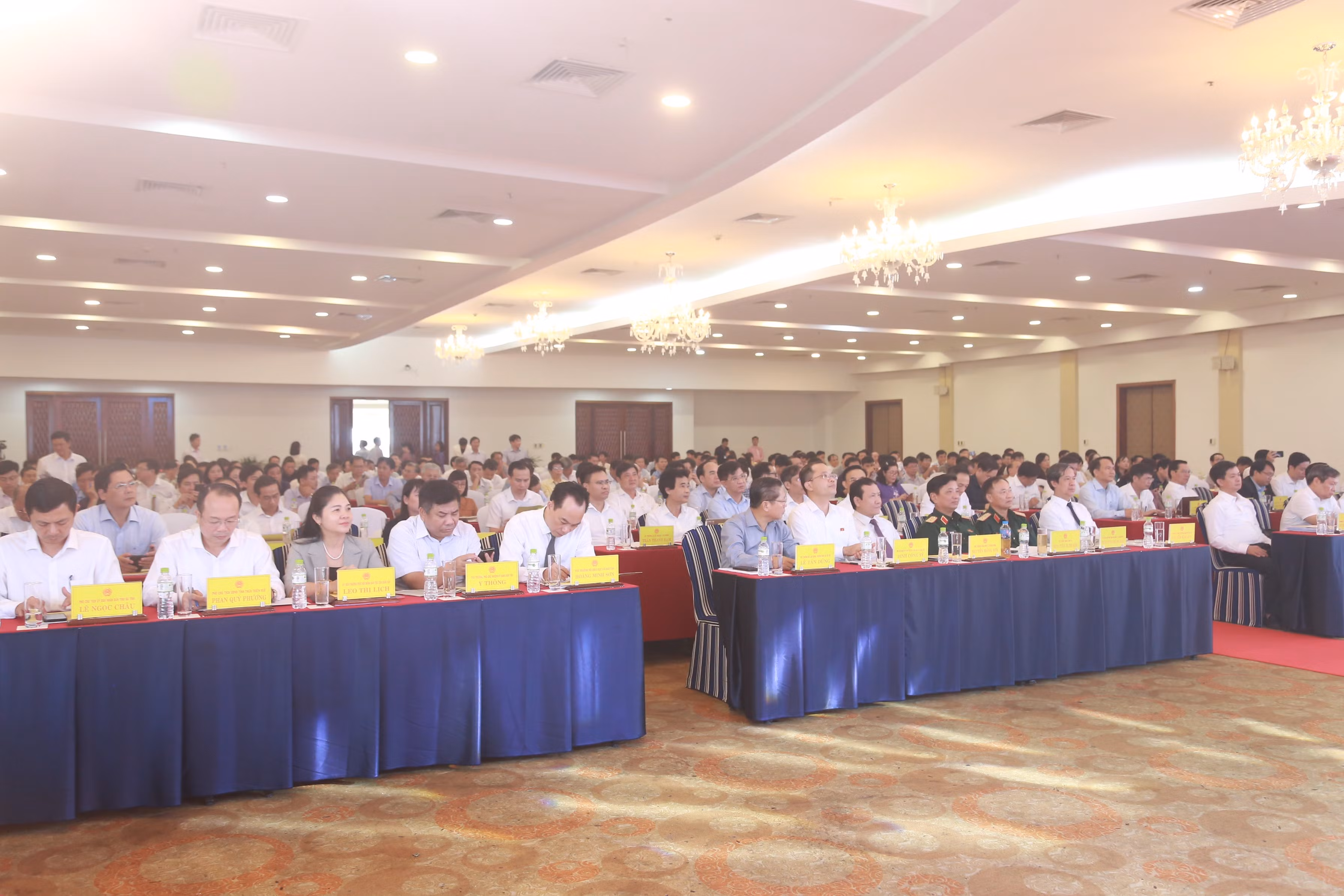 Các đại biểu trung ương, đại diện các tỉnh vùng Bắc Trung bộ và duyên hải Trung bộ tham dự hội nghị.