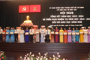 Các cá nhân nhận khen thưởng của Sở GD&ĐT TPHCM.