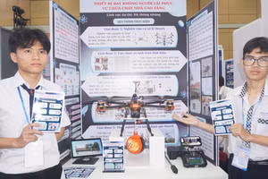 Dự án thiết bị bay không người lái của học sinh Trường THPT Bình Chánh.