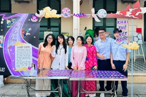 Nhiều trò chơi dân gian được sáng tạo mới mẻ.