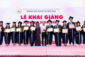 Khen thưởng học sinh đạt thành tích