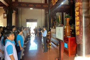 Học sinh Trường THCS Nguyễn Huệ tham quan, trải nghiệm ngoại khóa. Ảnh: Website nhà trường.