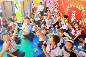 Ngày hội xuân Trường Tiểu học Thuận Kiều để học trò được trải nghiệm văn hóa truyền thống.