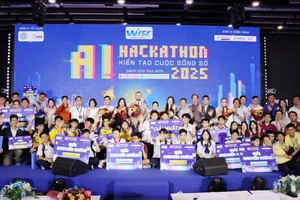 Các đội đạt giải cuộc thi “AI Hackathon 2025 - Kiến tạo cuộc sống số”.