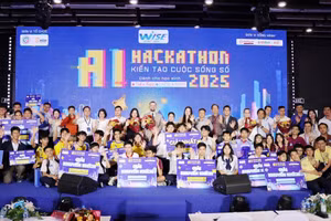 Các đội đạt giải cuộc thi “AI Hackathon 2025 - Kiến tạo cuộc sống số”.