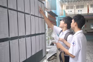 Học sinh TPHCM tham gia kỳ thi tuyển sinh lớp 10 năm 2025. Ảnh: Hồ Phúc.