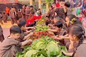 Trẻ Trường mầm non Tân Phong hào hứng với các hoạt động do nhà trường tổ chức.