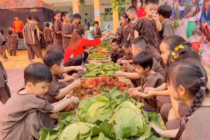 Trẻ Trường mầm non Tân Phong hào hứng với các hoạt động do nhà trường tổ chức.