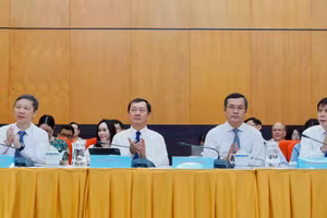 Các đại biểu tham dự tọa đàm. Ảnh: Hoàng Hùng.