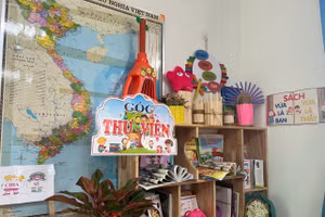 Góc thư viện tại một lớp học của Trường Tiểu học Trần Thị Bưởi (phường Phước Long, TPHCM).