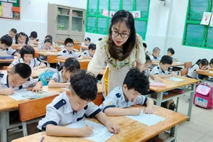 Giờ học của học sinh Trường tiểu học Lê Văn Tám (quận Tân Phú).