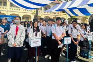 3.800 học sinh tiêu biểu tại các trường THCS và THPT của TPHCM tham dự kỳ thi.