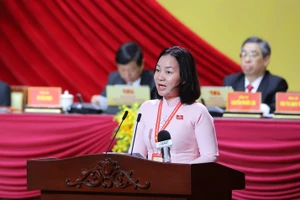 Bà Trương Thị Bích Hạnh phát biểu tham luận tại đại hội. Ảnh: BTC.