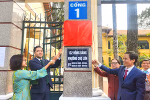 Nghi thức công bố biển chứng nhận LabelFrancÉducation tại Trường THCS Hồng Bàng.