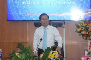Thứ trưởng Lê Tấn Dũng phát biểu tại buổi làm việc.