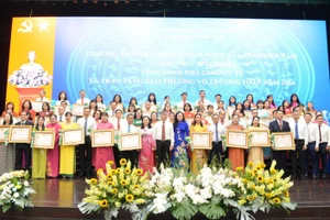TPHCM vinh danh 14 nhà giáo ưu tú và 50 giáo viên đạt Giải thưởng Võ Trường Toản năm 2024. 