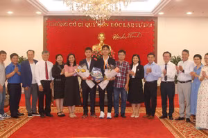 Em Nguyễn Lê Quốc Bảo và em Lê Tuấn Hy, Trường THPT chuyên Lê Hồng Phong (TPHCM) xuất sắc giành giải Nhì Hội thi Khoa học kỹ thuật quốc tế 2024.