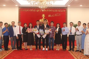 Em Nguyễn Lê Quốc Bảo và em Lê Tuấn Hy, Trường THPT chuyên Lê Hồng Phong (TPHCM) xuất sắc giành giải Nhì Hội thi Khoa học kỹ thuật quốc tế 2024.