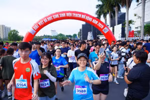 Giải chạy quy tụ đông đảo sinh viên, từ vận động viên chuyên nghiệp đến người chạy phong trào vì sức khỏe.