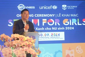 GS. Lê Anh Vinh phát biểu tại lễ khai mạc.