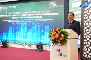 Ông Nguyễn Minh Hà-Hiệu trưởng Trường Đại học Mở TPHCM phát biểu tại hội thảo.