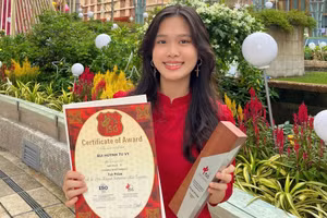 Bùi Huỳnh Tú Vy giành giải Nhất bảng thi Trống, cuộc thi âm nhạc quốc tế.