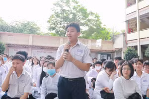 Hoạt động trải nghiệm hướng nghiệp của học sinh Trường THPT Nguyễn Thái Bình. Ảnh: NTCC.