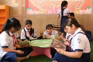 Học sinh TPHCM trong giờ đọc sách.