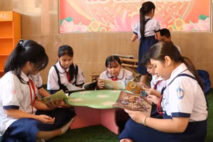 Học sinh TPHCM trong giờ đọc sách.