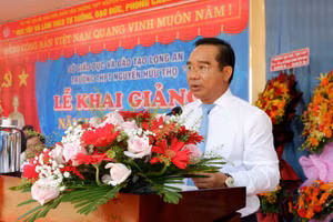 Bí thư Tỉnh ủy Nguyễn Văn Được phát biểu tại Lễ khai giảng năm học mới.