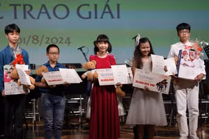 Thí sinh nhận giải thưởng bảng B nhóm không chuyên.