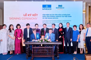 Lễ ký kết hợp tác của UNESCO và SOVICO triển khai dự án Xây dựng Trường học Hạnh phúc tại Việt Nam.