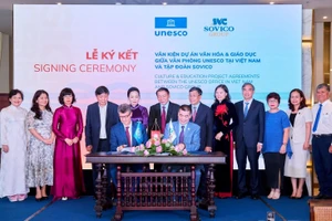 Lễ ký kết hợp tác của UNESCO và SOVICO triển khai dự án Xây dựng Trường học Hạnh phúc tại Việt Nam.