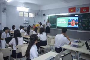 Tiết địa lý của lớp 12A16 diễn ra rất sôi nổi.