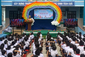 Học sinh TPHCM trong ngày khai giảng năm học mới.