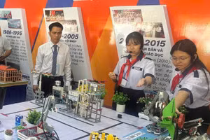 Học sinh tham gia ngày hội 50 năm ngành GD&ĐT TPHCM.