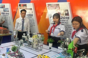 Học sinh tham gia ngày hội 50 năm ngành GD&ĐT TPHCM.