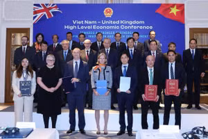 Tổng Bí thư Tô Lâm chứng kiến lễ trao thoả thuận hợp tác giữa các bộ, ngành, địa phương, doanh nghiệp hai nước. Ảnh: Thống Nhất/TTXVN.