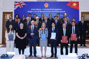 Tổng Bí thư Tô Lâm chứng kiến lễ trao thoả thuận hợp tác giữa các bộ, ngành, địa phương, doanh nghiệp hai nước. Ảnh: Thống Nhất/TTXVN.