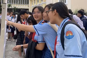 Các thí sinh xem sơ đồ phòng thi.