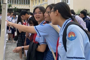 Các thí sinh xem sơ đồ phòng thi.