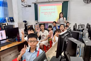 Câu lạc bộ Tin học của Trường Tiểu học Phú Thọ.
