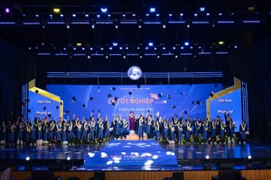 Sinh viên Văn Hiến vươn ra biển lớn với tinh thần “Hài hòa – Phụng sự - Thành danh”.