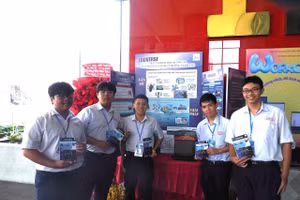 Học sinh Trường THPT Trường Chinh tham gia dự án "Eduverse: Mô hình hướng nghiệp và trải nghiệm học đường tương tác cho học sinh THCS và THPT".