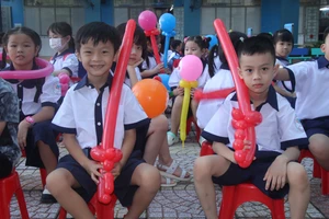 Học sinh Trường Tiểu học Nguyễn Thanh Tuyền (quận Tân Bình, TPHCM) trong ngày tựu trường.