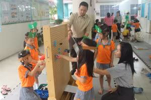 Trẻ Trường Mầm non Tân Phong (Quận 7, TPHCM) tham gia "Ngày hội STEM" của trường.