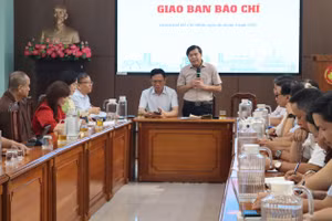 Ông Tăng Hữu Phong, Phó Ban Tuyên giáo và Dân vận Thành ủy TPHCM chủ trì buổi họp.