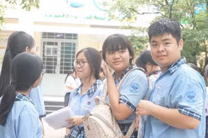 Thí sinh tham gia kỳ thi tuyển sinh lớp 10 tại điểm thi Trường THCS Nguyễn Trãi.